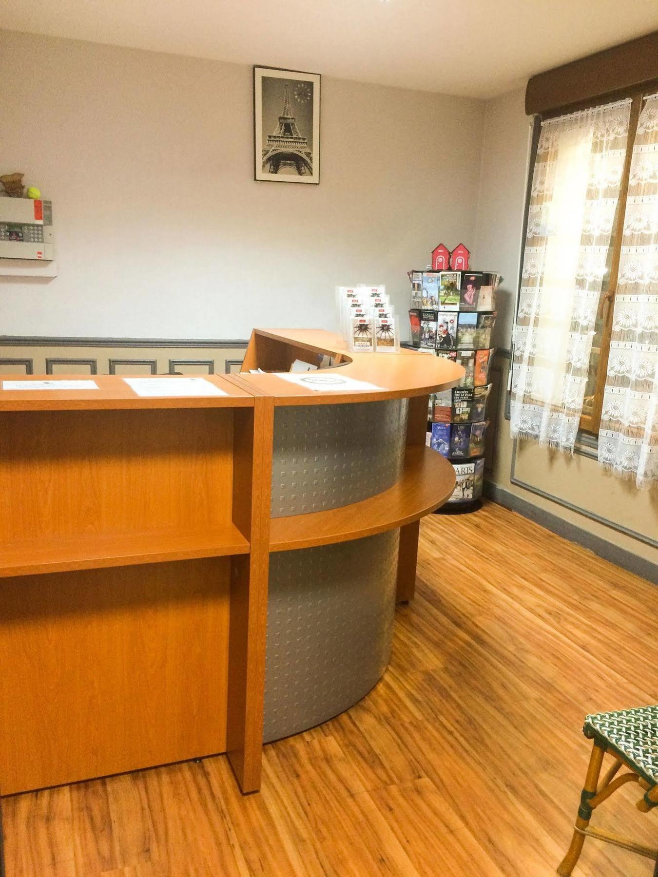 ホテル エルミタージュ パリ エクステリア 写真 Reception desk
