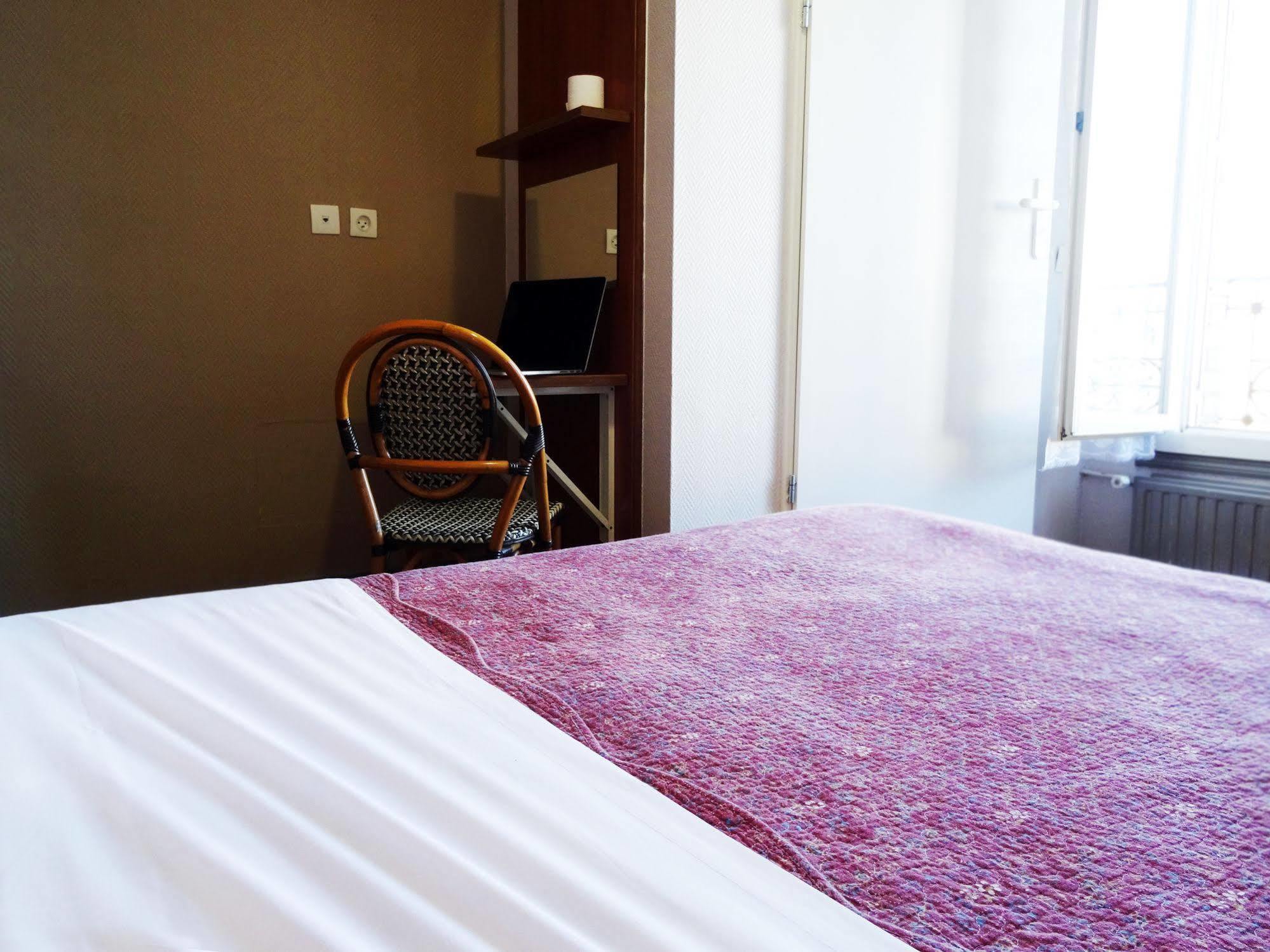 ホテル エルミタージュ パリ エクステリア 写真 A room at the hotel