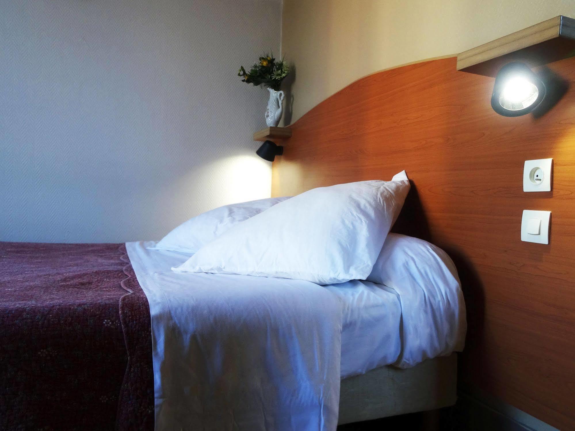 ホテル エルミタージュ パリ エクステリア 写真 A room at the hotel