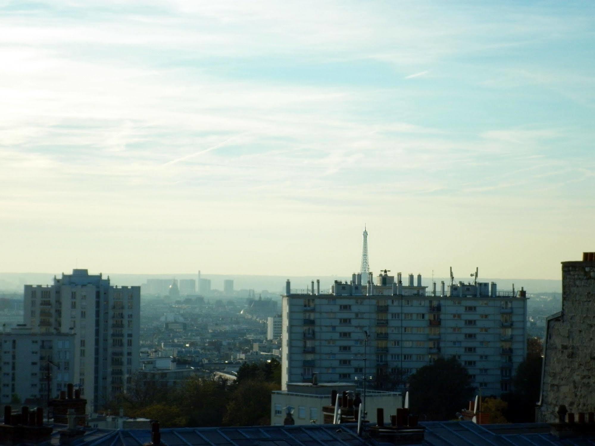 ホテル エルミタージュ パリ エクステリア 写真 View of Paris from the top of the castle